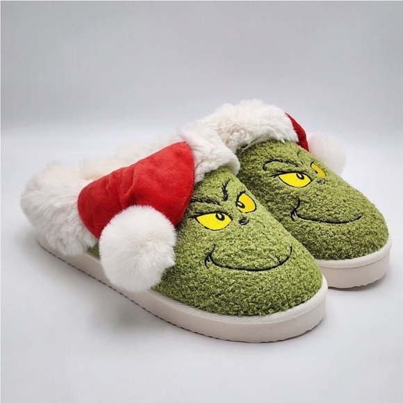American Eagle Grinch Scuff Slippers Green Faux Fur Santa Hat Size 7 NWOT - Picture 11 of 14